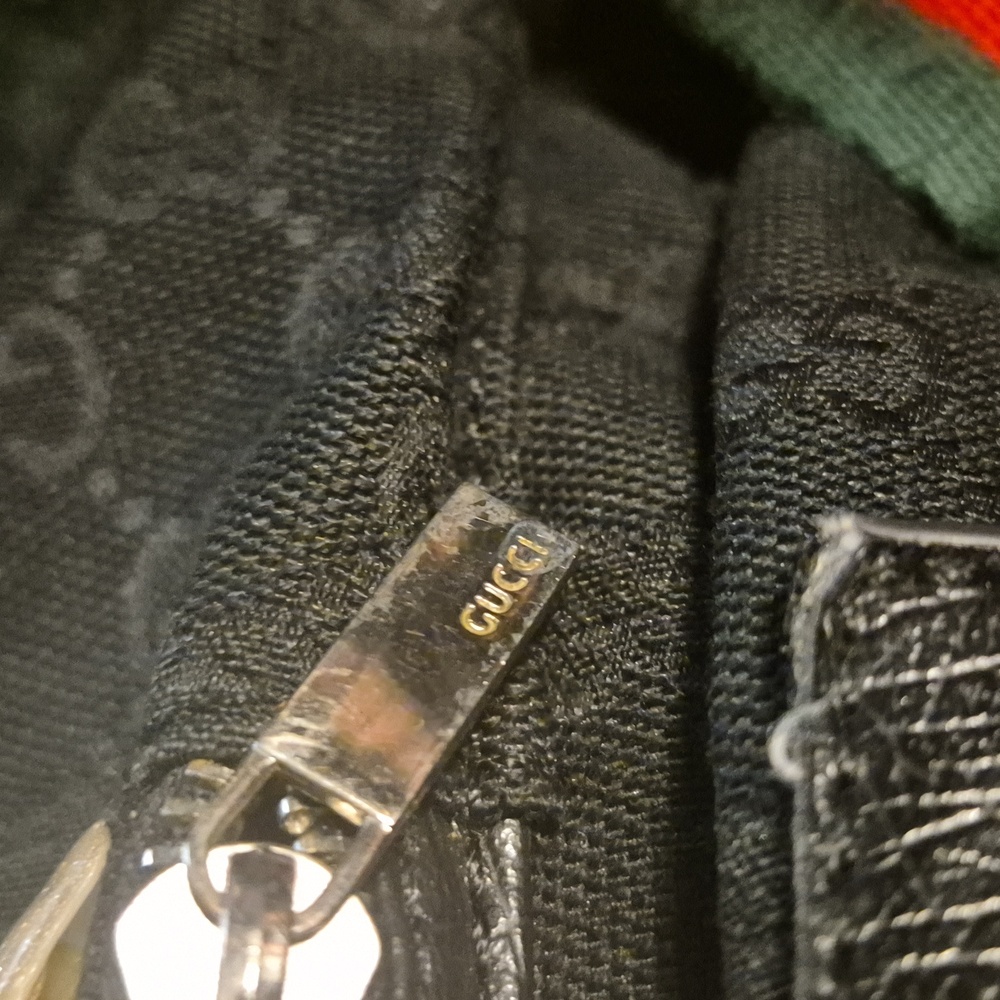 Authentic--Gucci Black Belt Bag with Green and Red Strap - Picture 12 of 12